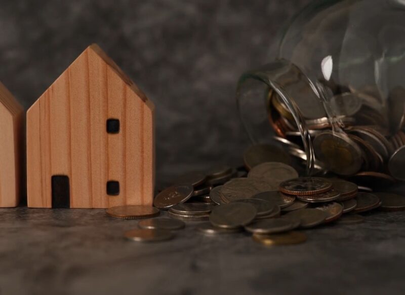 prikaz kuće i novca